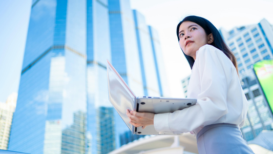How Can Women Discreetly Carry Safety Devices in Professional or Formal Settings? 