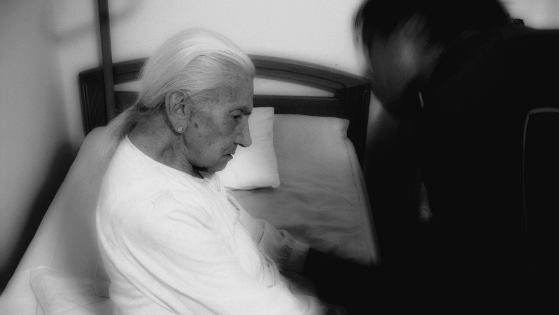 How Personal Safety Watches Reduce Hospital Readmission Rates in Seniors