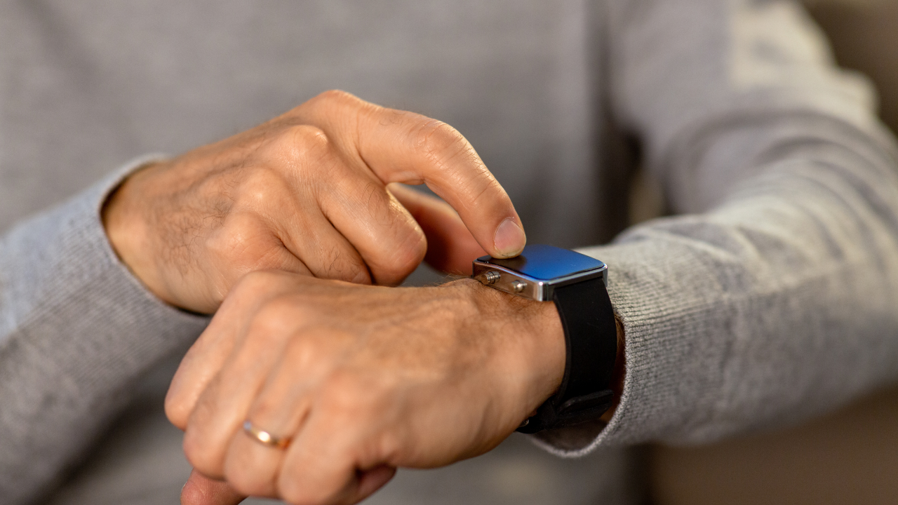 What Are the Benefits of Two-Way Calling Features in Senior Safety Dev.