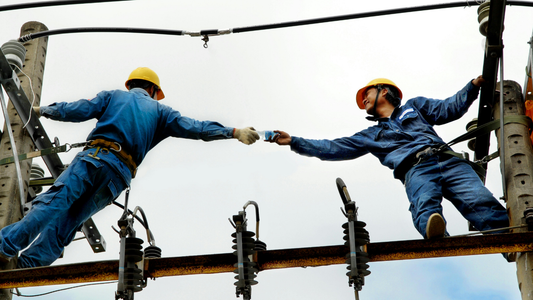 What Are the Biggest Lone Worker Safety Risks in Rural and Remote Locations? 